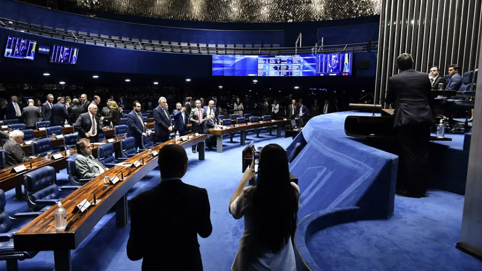 Lula enfrenta novos testes no Congresso após crise do IOF e pode encontrar Motta e Alcolumbre