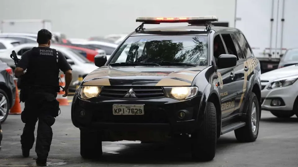 PF faz operação sobre fraude no CE com buscas na Câmara; deputado Júnior Mano é alvo