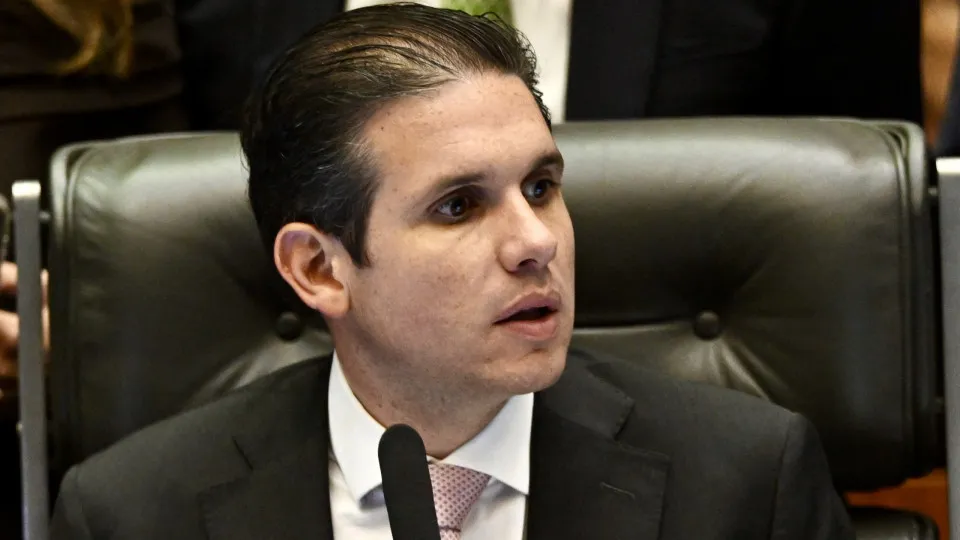 Reunião de líderes na Câmara tem desagravo a Motta e críticas ao governo Lula
