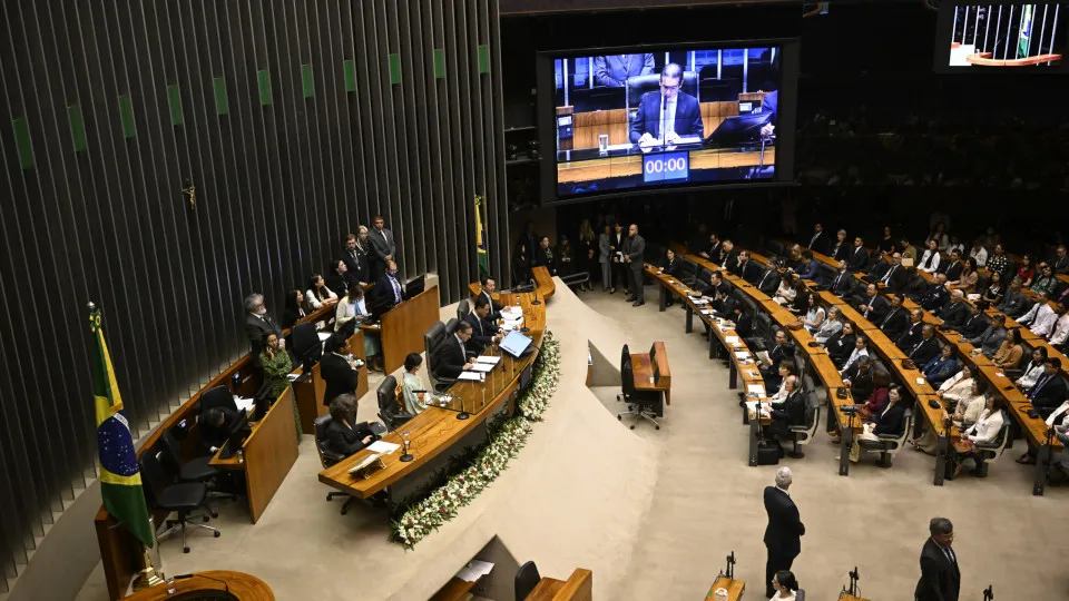 Câmara aprova urgência para proposta que reduz benefícios fiscais