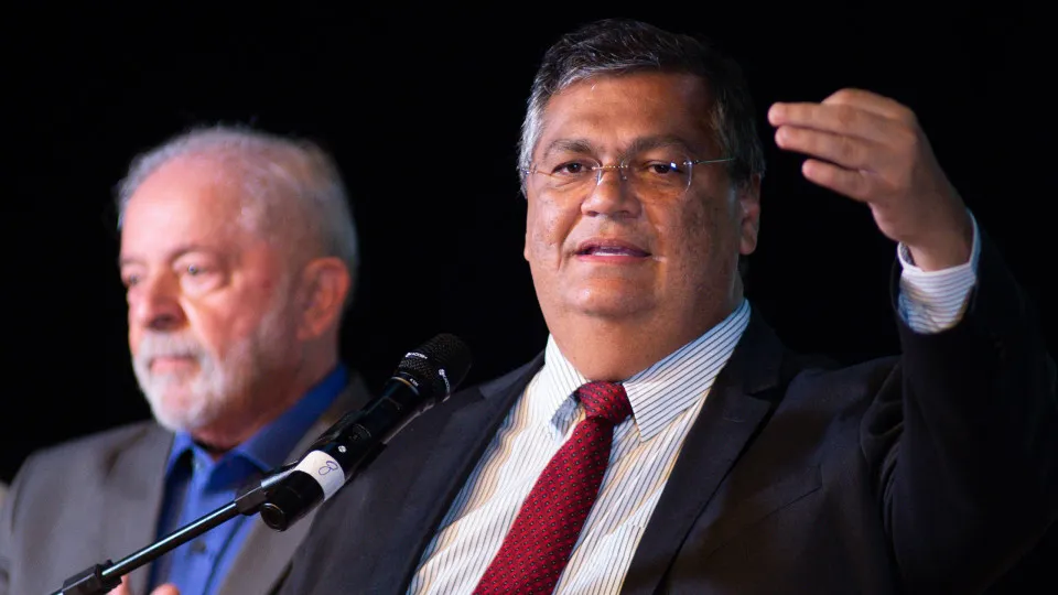 Lula escolhe indicados por Dino e Moraes como novos ministros do TSE