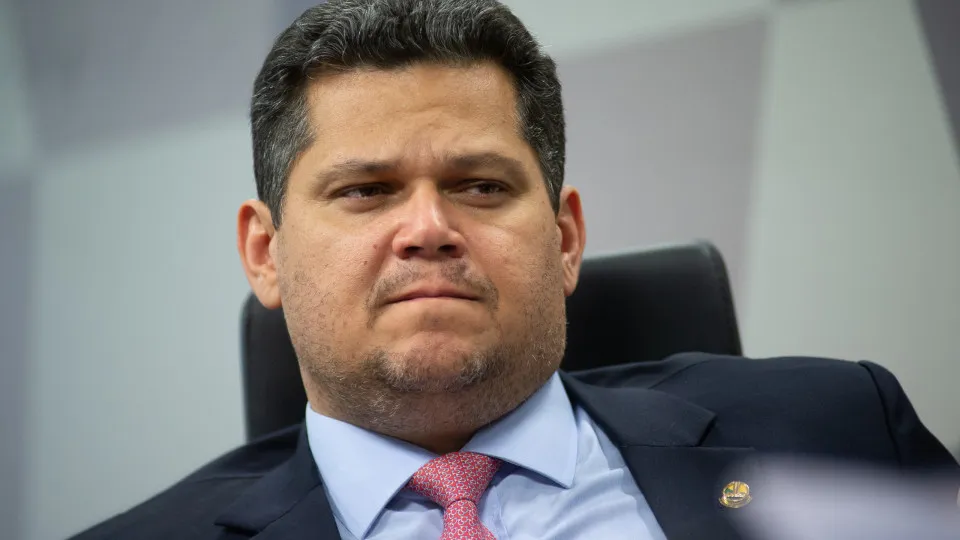Motta e Alcolumbre falam em atuar 'com firmeza' 24 horas após tarifaço de Trump