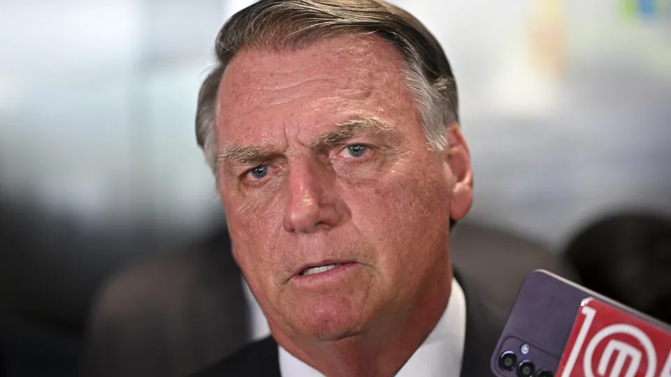 PF sugere a Moraes vigilância com policiais 24h dentro da casa de Bolsonaro