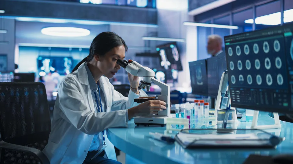 Cientistas fazem descoberta revolucionária para diagnosticar Covid longa