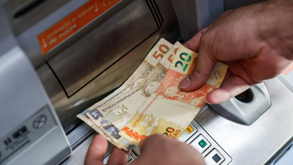 R$ 9,7 bilhões: Como consultar 'dinheiro esquecido? Resgate é automático
