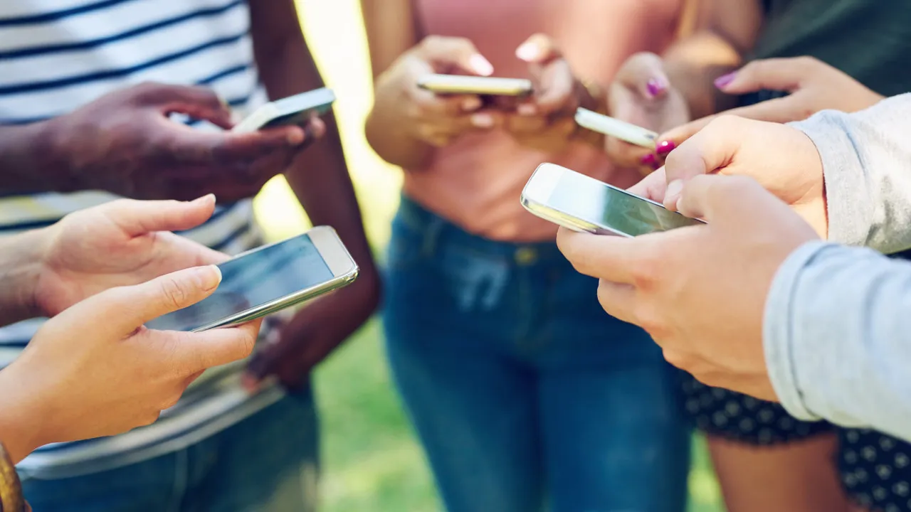 Jovens portugueses passam mais de duas horas diárias nas redes sociais