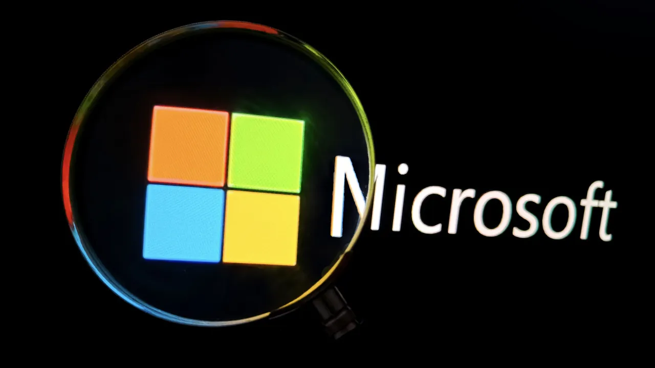Microsoft adiou chegada de 'chips' de IA de nova geração